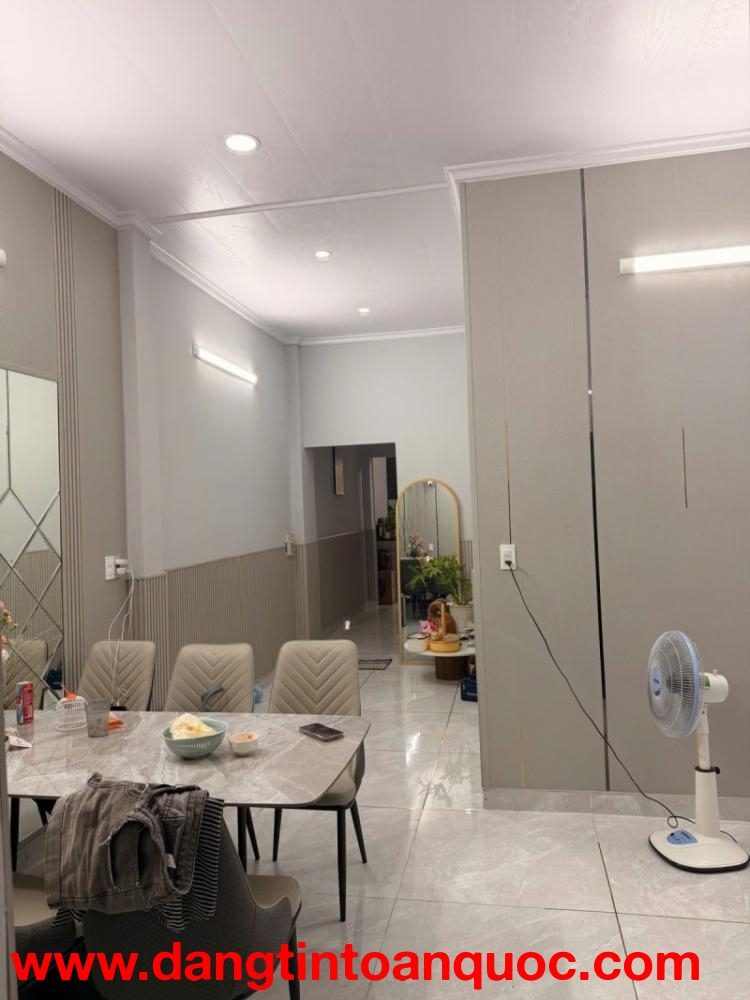 Bán nhà đường số 44, Phường Phước Long A, Q9, Thủ Đức, TP HCM. DT 85m2, cấp 4, SH. Giá 5,95 tỷ
