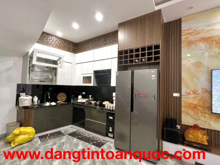 Siêu Hiếm Hồng Mai – Nhà Đẹp 5 Tầng – Gần Phố – Khách Chỉ Việc Ở – Nhỉnh 9 Tỷ  lh  0975124520