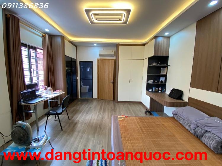????Siêu phẩm gần Hoàng Quốc Việt 52m 6 tầng Thang máy Ngõ to Gần phố, 16 tỷ có TL
