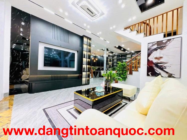PHÂN LÔ QUÂN ĐỘI VƯƠNG THỪA VŨ – Ô TÔ ĐỖ CỬA – 20M RA PHỐ – NHÀ ĐẸP Ở NGAY CHỈ 12.8 TỶ