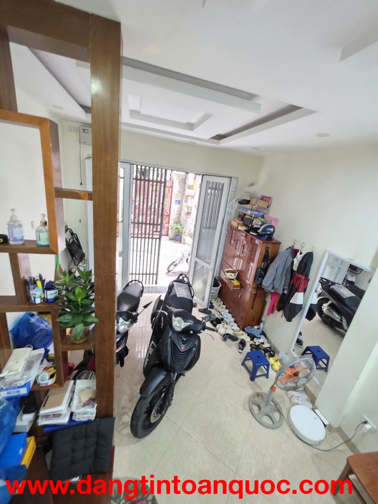 ???? Bán nhà phố Nguyễn Khánh Toàn 40m2 5 tầng ô tô đỗ cửa giá 12,2 tỷ  ????