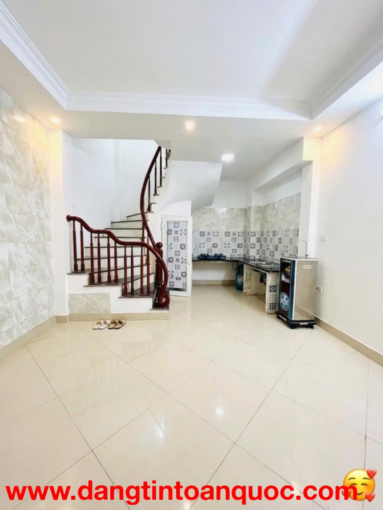 Cho thuê nhà ngõ 96 Đại Từ, 30m2 x 5 tầng, 3 ngủ, 10 triệu