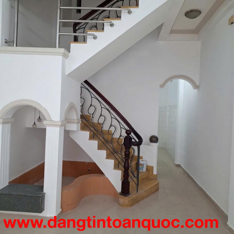 Cho Thuê Nhà 2.5 Tầng, 120m2, 3 Phòng Đường Phó Cơ Điều, P.12, Q.5
