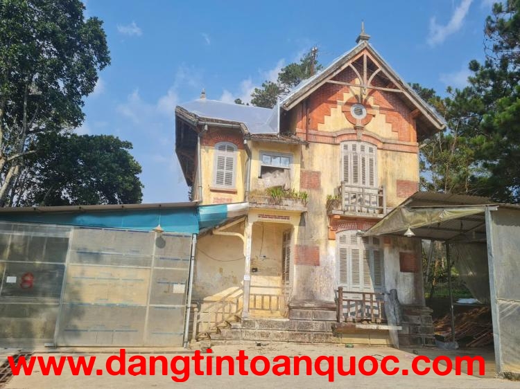 BIỆT THỰ PHÁP CỔ TTTP ĐÀ LẠT 1800M2 PHÁP LÝ RÕ RÀNG 75 TỶ. LH:0909267003.