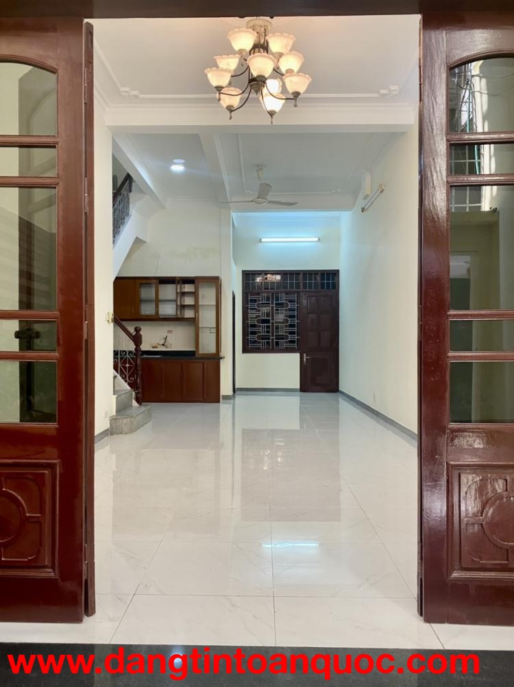 Bán gấp giá rẻ Nguyễn Văn Linh 75m, 3 tầng, mặt tiền 6m, 7.8 tỷ Long Biên.