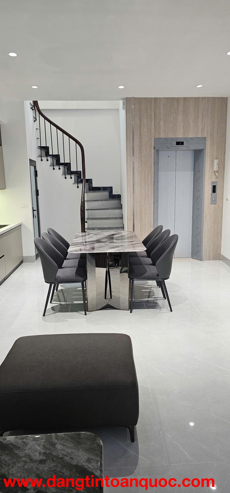 Bán Nhà Thượng Thanh 53m2 – 5 Tầng Thang Máy – Full Nội Thất Cao Cấp – Chỉ Việc Xách Vali Về Ở!