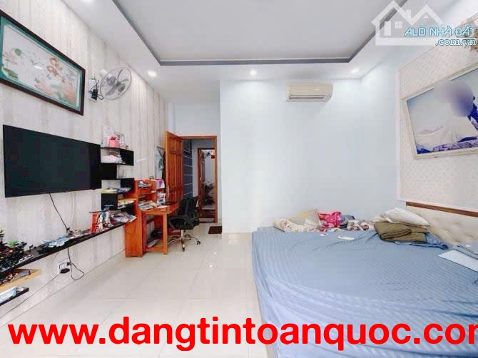 Q7 - Chỉ 11,6 tỷ - Bán gấp mặt tiền đường số Tân Quy 4 tầng ngang 4,3m 5PN 5WC ô tô ngủ nhà