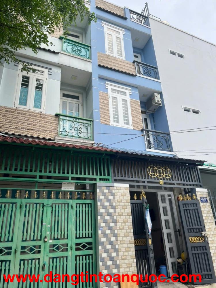Nhà hẻm rộng 6m, chỉ cách mặt tiền đường nhựa 1 căn, vị trí thuận tiện di chuyển.