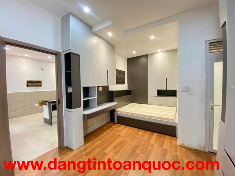 HIẾM - SÁT CÔNG VIÊN LÊ THỊ RIÊNG - HẺM XE TẢI - CÓ SÂN ĐẬU XE HƠI - 3 PHÒNG NGỦ CHỈ NHỈNH 8 TỎI.