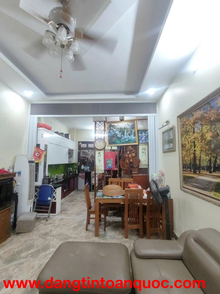 NHÀ ĐẸP - GIÁ TỐT - CHÍNH CHỦ Cần Bán Nhà 3 Mặt Thoáng Vị Trí Đẹp Tại Thịnh Liệt, Hoàng Mai, Hà Nội