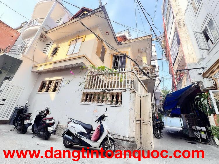 BÁN NHÀ 2 TẦNG CĂN GÓC 2 MẶT TIỀN XE HƠI NGỦ TRONG NHÀ Đ. VÕ THỊ SÁU, QUẬN 3 - DT 80M2- NGAY NHÀ THỜ