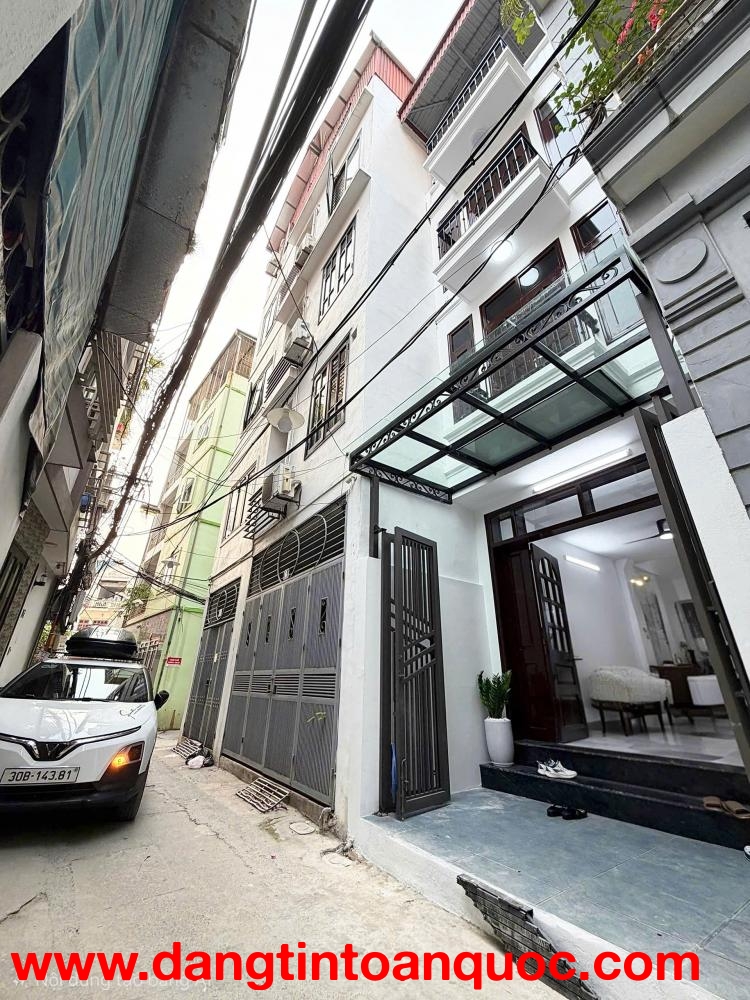 HÀNG HIÊM NGOC THỤY NGÕ THÔNG Ô TÔ .Ô TÔ ĐỖ CƯA  FULL NỘI THẤT