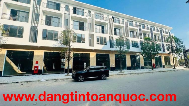 Bán Nhà ( Shousehouse) Vị Trí Đẹp - Vừa Ở Vừa Kinh Doanh Cực Tốt - Ngay cổng chợ mới
