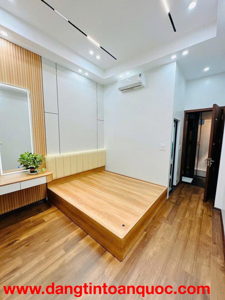 SIÊU PHẨM CCMN GIẢI PHÓNG - Ô TÔ ĐỖ CỬA - DÒNG TIỀN 550 TRIỆU/NĂM- 47M2- 6 TẦNG- THANG MÁY- 15.3 tỷ