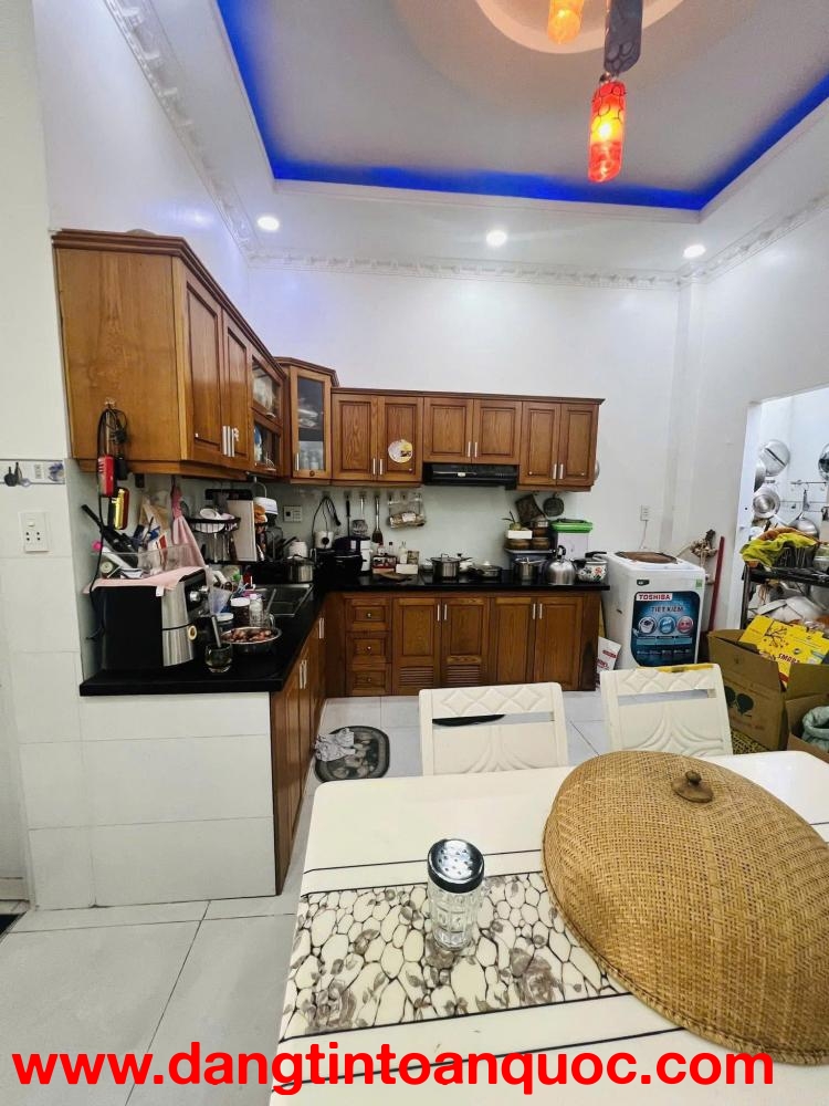 NHÀ ĐẸP QUẬN 7 – 3 TẦNG ĐÚC – NGANG GẦN 6M HIẾM- Chỉ 5 Tỷ 990