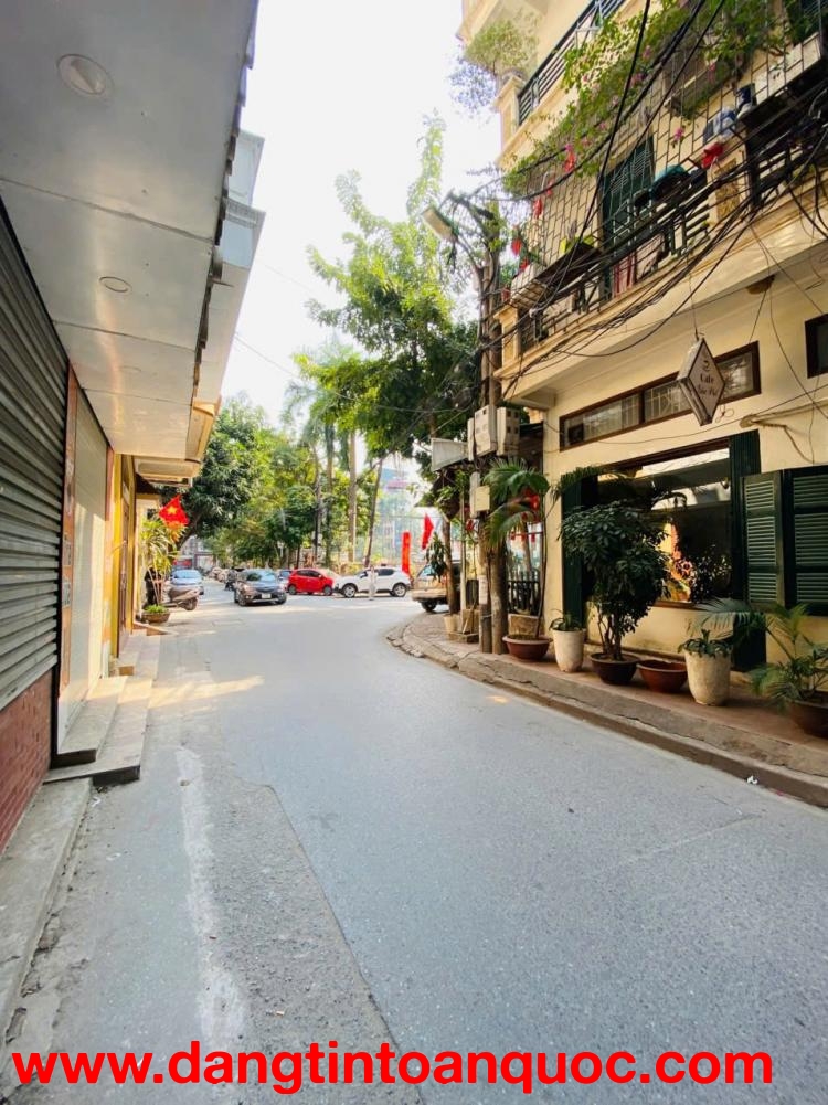 Nhà Cầu Giấy - Đẹp Mê Ly - Ô Tô Đỗ Cửa - Thang Máy Xịn - Kiến Trúc Hiện Đại, Ở Là Mê Ngay