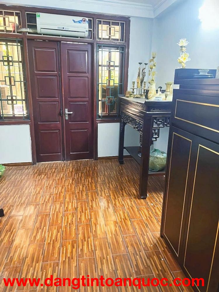 Bán Nhanh - Nhà Đẹp Lạc Long Quân - 35m2 × 5 tầng - Ngõ rộng - Sổ đỏ chính chủ - Vào ở ngay