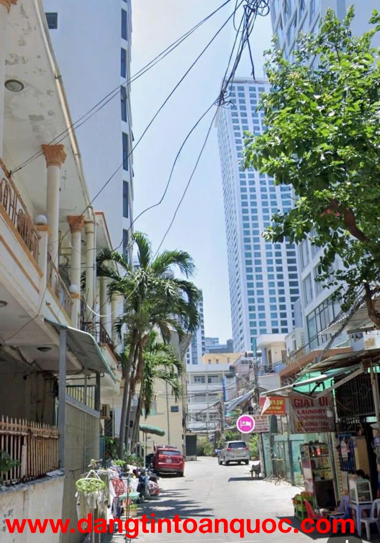 Bán đất khu phố tây quân trấn đường Hùng Vương - Nha Trang , cách biển 300m
Dt : 226m2 ngang 7,3m - 