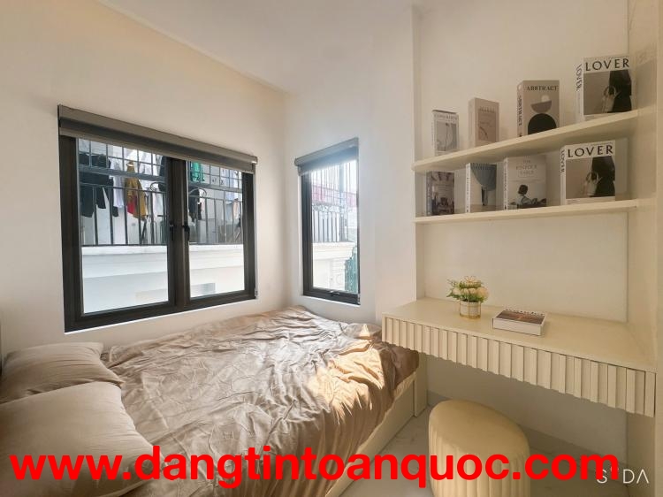 ????Dòng tiền khủng, Tòa căn hộ dịch vụ trung tâm Cầu Giấy 56m x 6T, doanh thu ~100tr/th, chỉ 17.55 