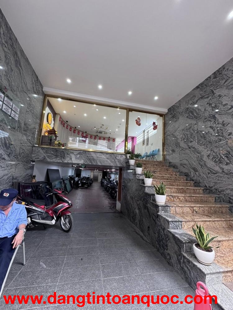Bán tòa văn phòng phố Tân Mai, 180m2, 8 tầng thang máy, mặt tiền 6.5m, 69.8 tỉ, thuê 200tr/tháng