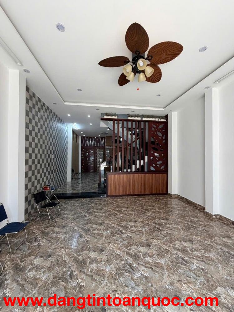 Nhà mặt tiền Nguyễn Xí 100m2, 4 tầng kiên cố, kinh doanh tốt, chỉ 10.75 tỷ
