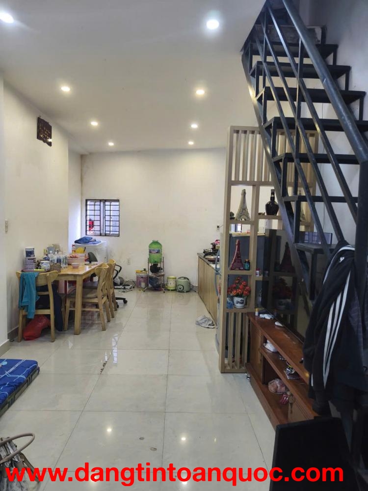 ►  Kiệt Lê Duẩn, 40.5m2, ngang 4m, nở hậu, 2 tầng sạch sẽ, 2PN 2WC, hơn 3 tỷ tí ti