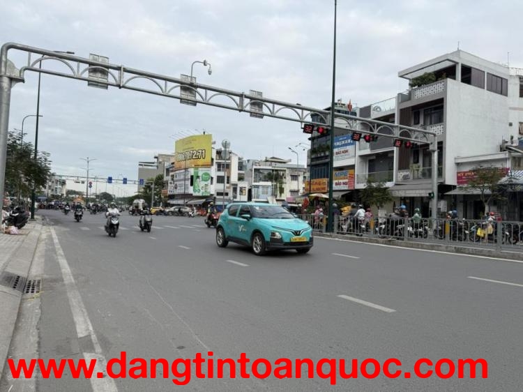 Chỉ 14,5tỷ - bán mặt tiền Dương Quảng Hàm (4x14m) CN đủ. Nhà mới 3 tầng có hầm đang KD nha khoa.
