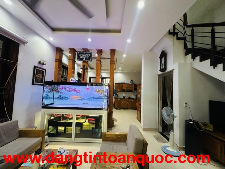 Bán Biệt Thự đường số 10, Phường Phước Long B, Q9, Thủ Đức, TP HCM. DT  178m2, 3 tầng. Giá 24.3 Tỷ