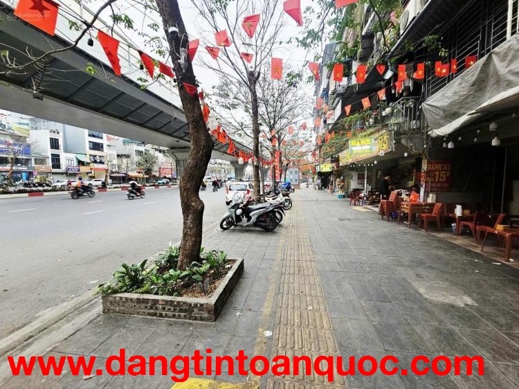 Tầng 1 siêu hiếm có sân riêng, DTSD lên đến 60m2 tại Phố Minh Khai. Giá 4,5 tỷ.
