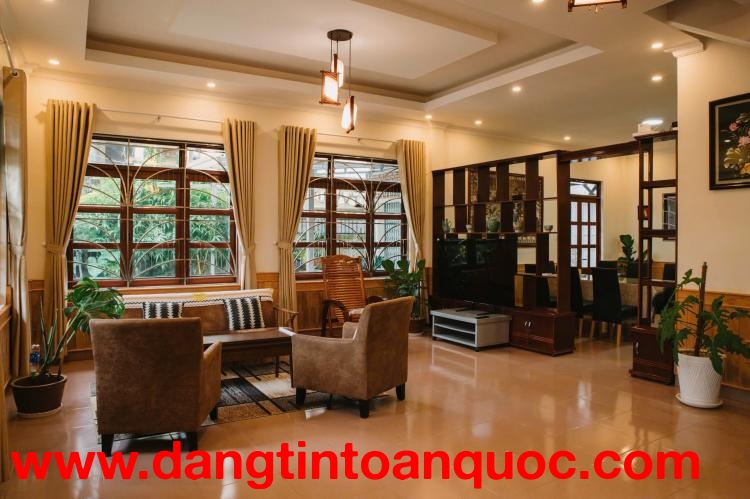 Cho thuê biệt thự cổ 5 phòng ngủ sân vườn rộng hẻm ô tô Phường 11 Đà Lạt