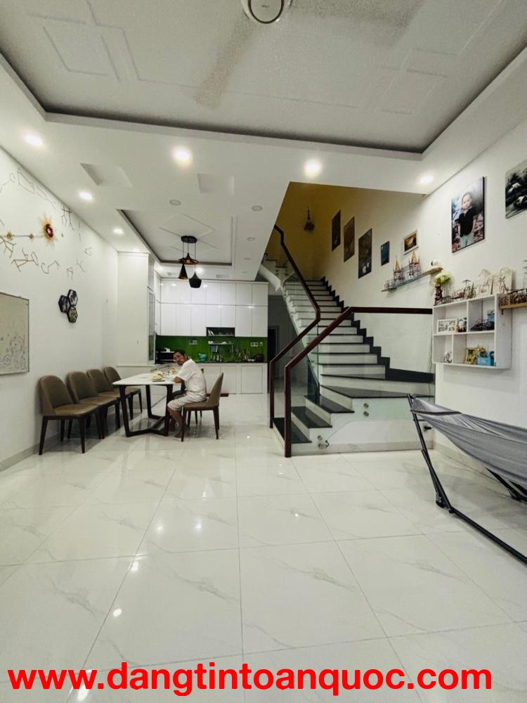 Giá tốt, Mặt tiền KDC Gia Hòa ngang 5m Tặng nội thất chỉ 6 tỷ 1- 0931172218