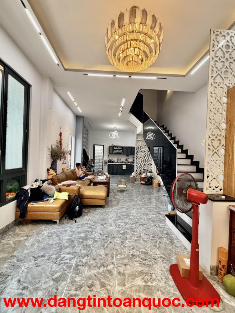 Bán nhà mặt phố 3 tầng, đường số 38, Hiệp Bình Chánh, Thủ Đức, TP HCM. DT - 70m2. Giá  8.4 tỷ