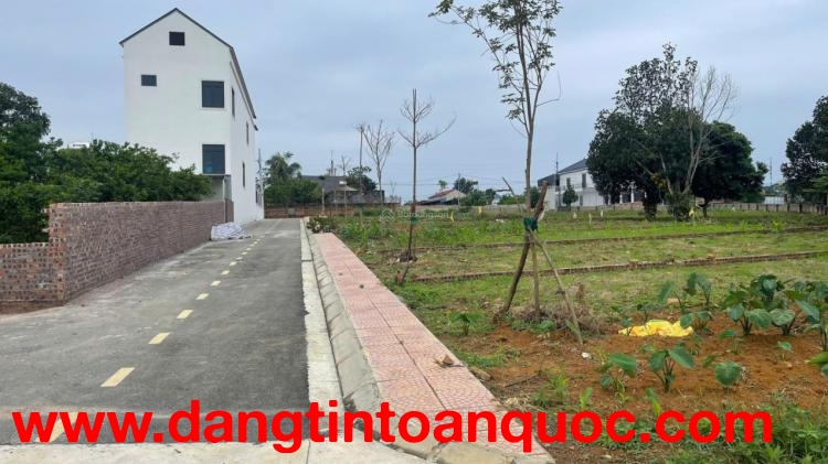 Trục chính Phú Cát 105,2m2 đất gần nhà máy in tiền, gần công nghệ cao, trụ sở hành chính