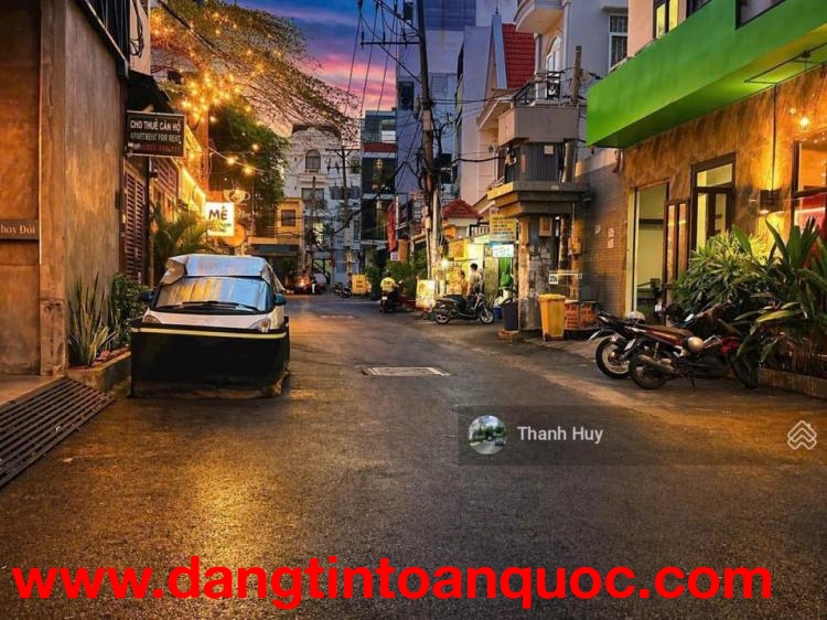 Chủ Định cư- Bán tòa Khách Sạn Gần Siêu Thị Emart Phan Văn Trị - 5 Tầng Doanh thu 150triệu/Tháng.