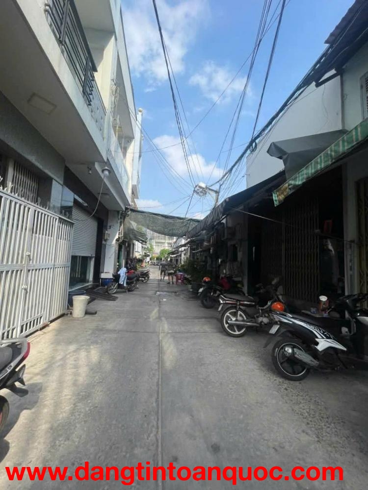 Bình Tân - 3 T.y Nhỉnh - Hẻm 2/ -  Nhà Mới - Tặng Full Nội Thất - Gần Chợ,Trường Học - Gần Mặt Tiền 