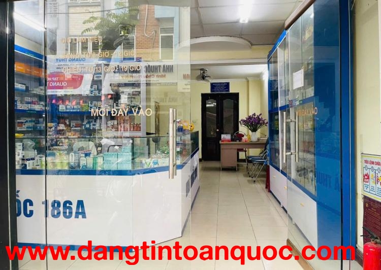 Cho thuê nhà 5 tầng, 10 phòng, vệ sinh khép kín,  vị trí đẹp mặt tiền rộng phố Đội Cấn