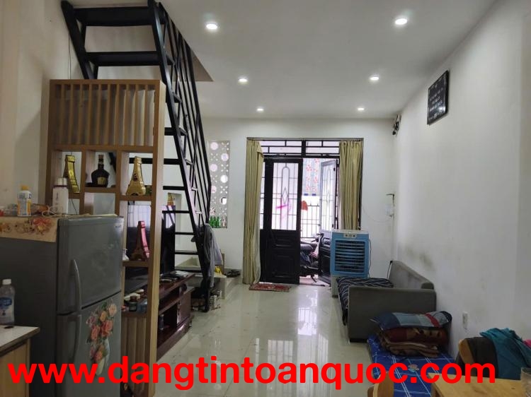 ► Kiệt Lê Duẩn thông, 40.8m2, ngang 4m, nở hậu, 2 tầng sạch sẽ, 2PN 2WC, hơn 3 tỷ tí ti