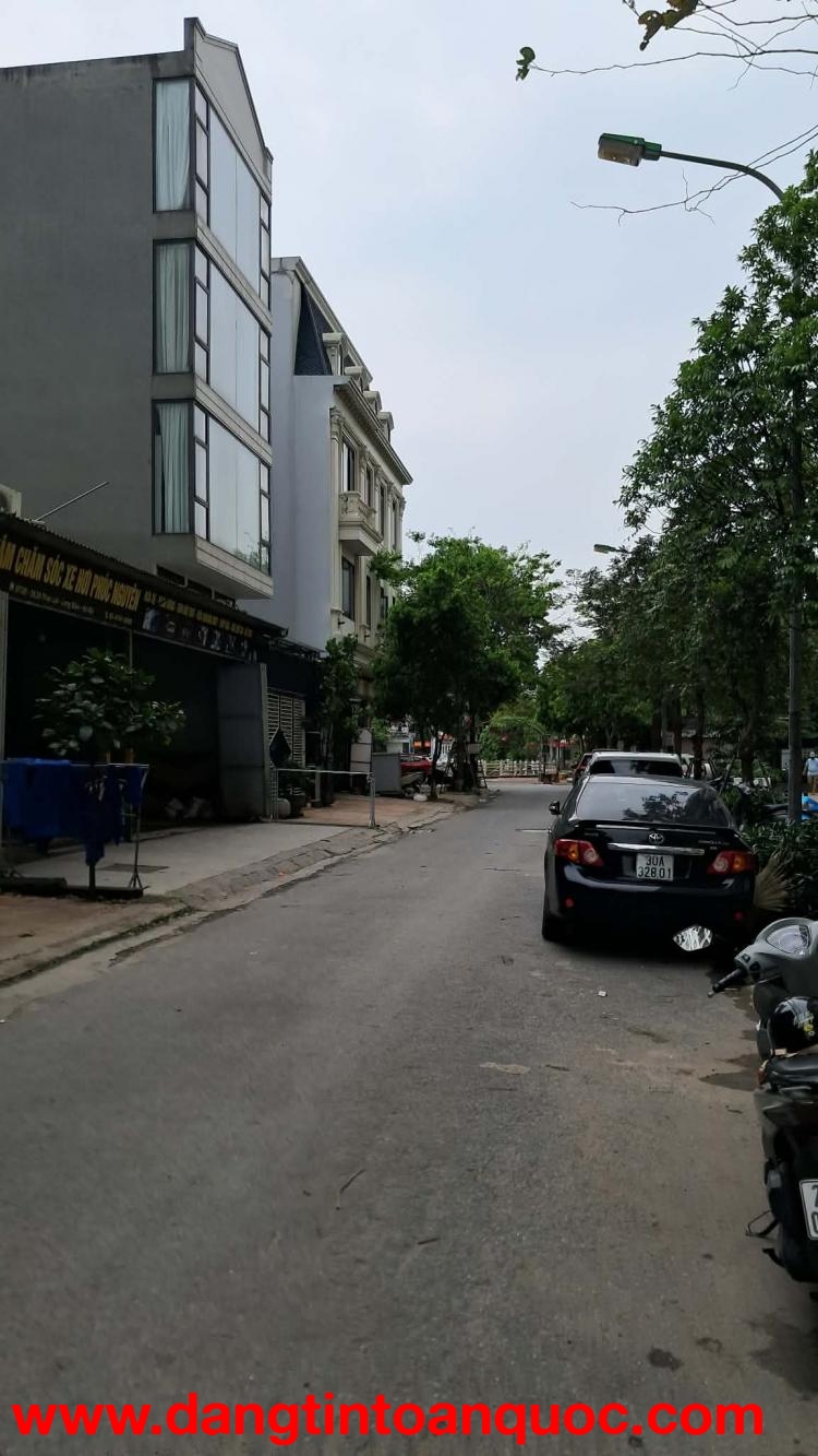 BÁN ĐẤT MẶT PHỐ VIỆT HƯNG 40M2- KINH DOANH, Ở SƯỚNG- 12,X TỶ