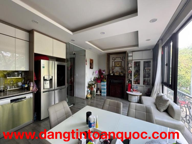 Bán nhà mặt phố Lê Hồng Phong, 39m2, 4 tầng, mặt tiền 6.1m, 22.5 tỉ, vỉa hè, kinh doanh