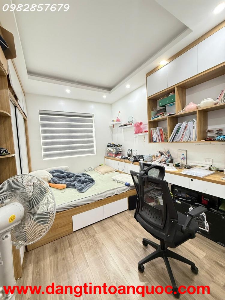 Hiếm chủ gửi bán căn góc dt 59m2, 2 ngủ, 2wc ban công hướng đông nam, thiết nội thất đẹp giá rẻ