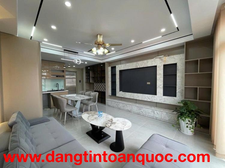 HÓT CHỦ DI CƯ NƯỚC NGOÀI BÁN GẤP NHÀ LONG BIÊN