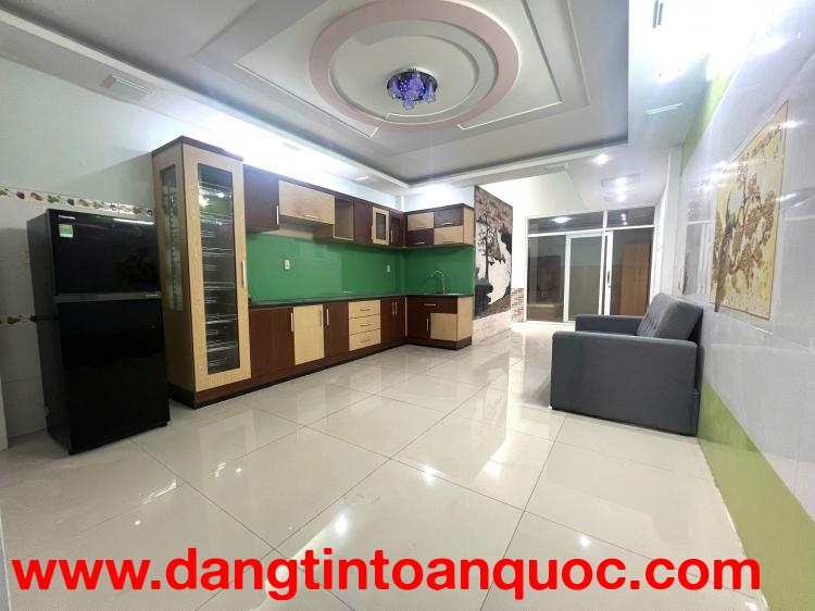 CĂN HỘ DỊCH VỤ FULL NỘI THẤT – TẦNG TRỆT RỘNG RÃI, GẦN SÂN GOLF TÂN SƠN NHẤT