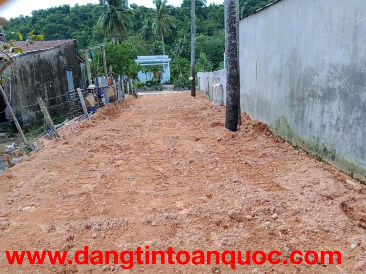 HIẾM CÓ KHÓ TÌM - CẮT LỖ BÁN GẤP LÔ ĐẤT VÀNG 561M2 NGAY CÁP TREO HÒN THƠM - PHÚ QUỐC