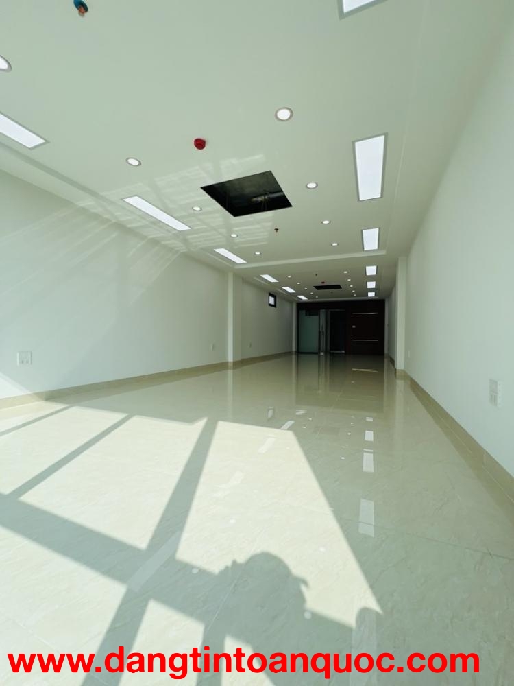 Bán nhà đẹp Việt Hưng- Vỉa hè- Oto tránh- Kinh doanh-90m 5 tầng thang máy hơn 20 tỷ(TL)