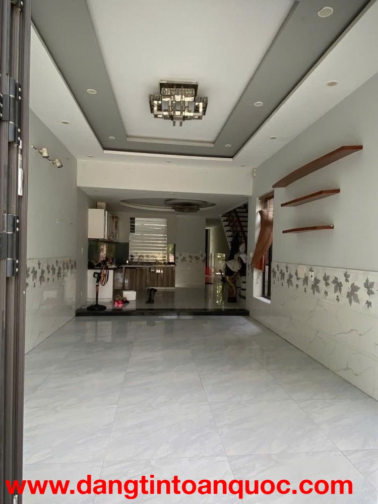 ????????Bán nhà gác lững đúc MT đường Đà Sơn 2