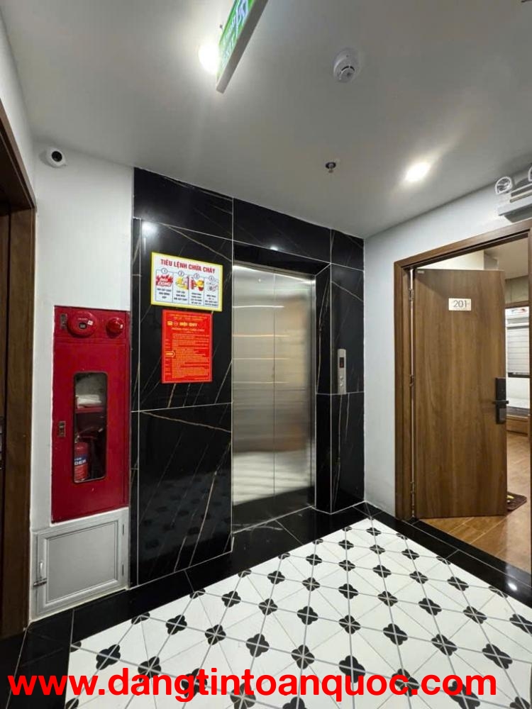 BÁN TÒA APARTMENT VŨ NGỌC PHAN, 90M, Ô TÔ VÀO NHÀ, 8 TẦNG THANG MÁY, DÒNG TIỀN 2.4 TỶ/NĂM