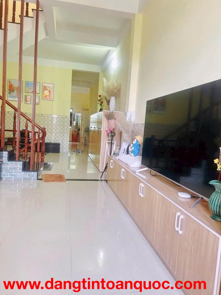 Bán Nhà Quách Thị Trang 100m2 3 Tầng 3 Phòng Ngủ Giá 8.3 Tỷ Đường 7.5m