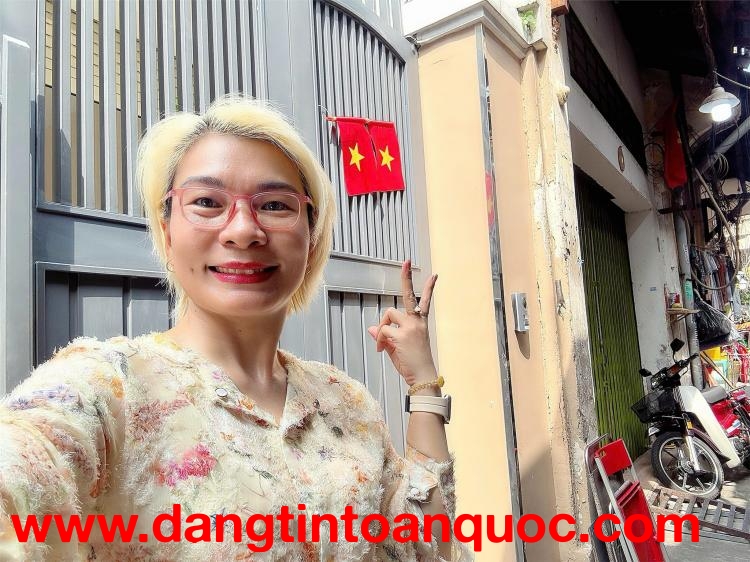 BÁN ĐẤT TẶNG NHÀ 2 TẦNG NGANG 4M * 21M MẶT TIỀN HẺM XE HƠI ĐƯỜNG THỦ KHOA HUÂN, QUẬN 1 - ĐI BỘ 2P RA