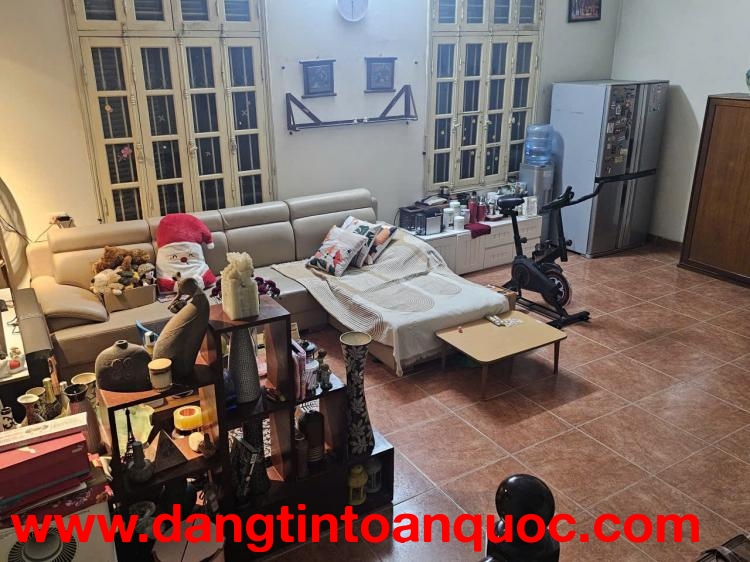 BÁN NHÀ PHỐ NGUYỄN KHÁNH TOÀN CẦU GIẤY .XÂY CHDV HOẶC Ở SƯỚNG .