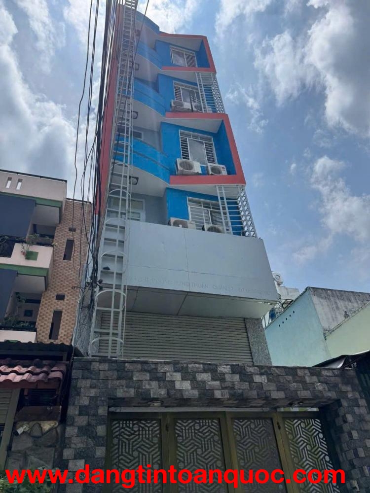 TÒA NHÀ 6 TẦNG – 24 PHÒNG – CÓ THANG MÁY – SÁT TRƯỜNG CHINH 20M